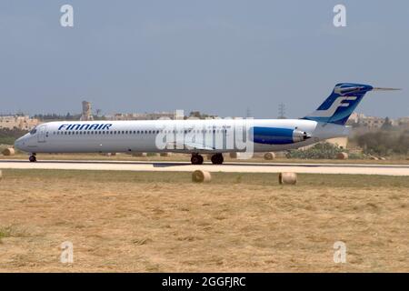 Finnair McDonnell Douglas MD-83 (DC-9-83) (Reg.: OH-LPC) inizia la sua corsa di decollo. Foto Stock