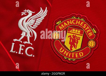 Primo piano dello stemma del Manchester United e del Liverpool FC Foto Stock