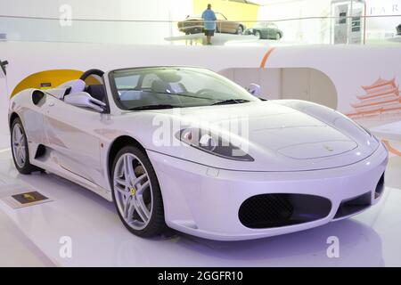 Modena, Italia - 14 agosto 2021: Ferrari 430 Spider in mostra al Museo Enzo Ferrari di Modena. Foto Stock