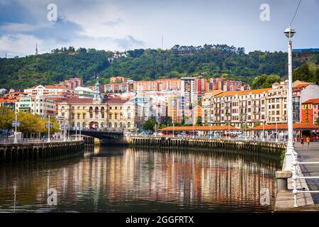 Bilbao è una città del nord della Spagna, la più grande città della provincia di Biscaglia e del Paese Basco nel suo insieme. E' anche la piu' grande prope cittadina Foto Stock