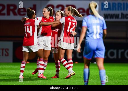 Arsenal celbrate secondo gol di Kim Little (10 Arsenal) durante la UEFA Champions League Arsenal / Slavia Praha al Meadow Park-Boreham Wood-England Foto Stock