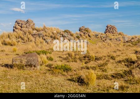 Rovine di torri funerarie a Sillustani, Perù Foto Stock