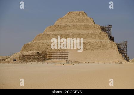 Egitto Cairo - Passo Piramide di Djoser nella necropoli di Saqqara Foto Stock