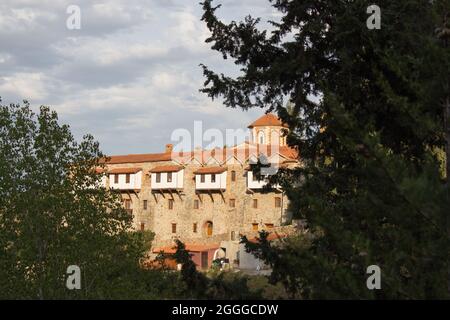 Lazanias, Cipro - Ottobre 14 2019: La vista il monastero Sacro, reale e Stavropegico di Machairas il 14 2019 ottobre a Lazanias, Cipro. Foto Stock