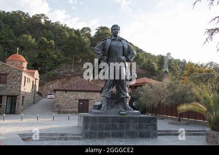 Lazanias, Cipro - Ottobre 14 2019: La vista del monumento a Grigoris Afxentiou vicino al monastero di Machairas il 14 2019 ottobre a Lazanias, Cipro. Foto Stock