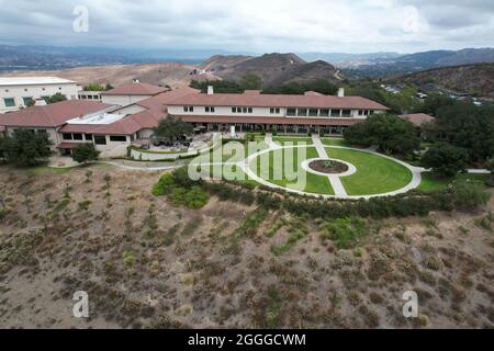 Una vista aerea della Biblioteca presidenziale Ronald Reagan, mercoledì 18 agosto 2021, nella valle di Simi, Caif. Foto Stock