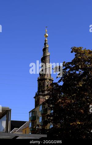 Copenaghen, Danimarca., 31 agosto 2021, chiesa dell'esercito della guglia dorata di salvezza su Christianshavn nella capitale danese Copenaghen. (Foto..Francis Joseph Foto Stock