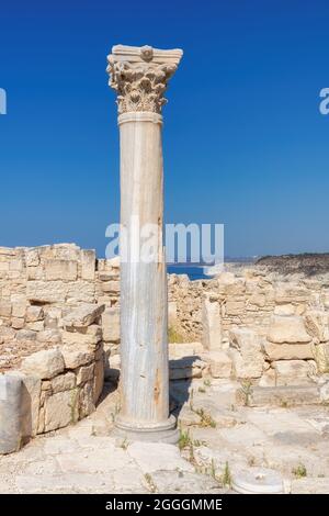 Colonna greca in rovine dell'antico Kourion, distretto di Limassol. Cipro Foto Stock