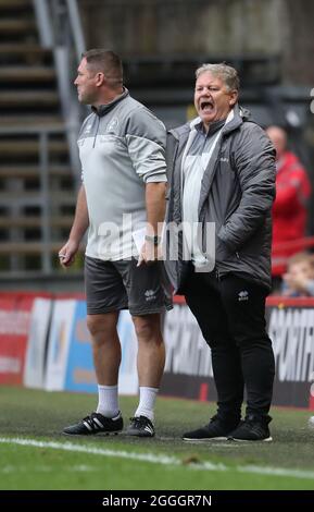 Il manager di Crawley Town John Yems si aggira dalla linea di contatto durante la partita del Papa John’s Trophy tra Charlton Athletic e Crawley Town alla Valle di Londra. 31 agosto 2021 Foto Stock