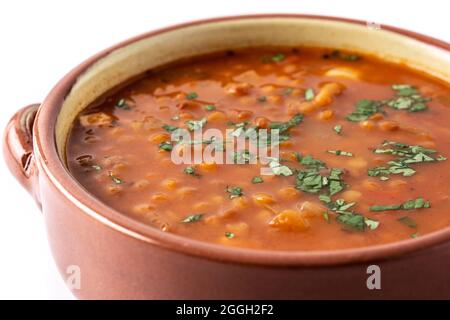 Zuppa di lenticchie rosse isolata su sfondo bianco Foto Stock