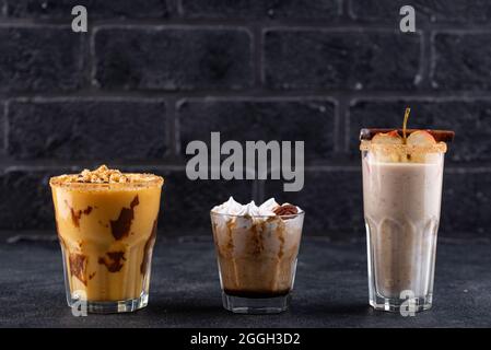 Set di frullato autunnale con zucca, mela e pecan Foto Stock
