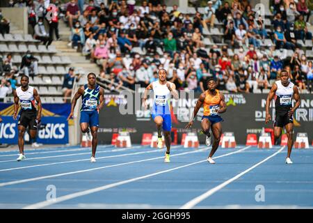 Da sinistra, Cejhae Greene di Antigua e Barbuda, Marvin Bracy-Williams di USA, Jimmy Vicaut di Francia, Arthur Cisse di Costa d'Avorio e Julian Forte di Giamaica gareggiano durante la gara maschile di 100 m della IAAF Wanda Diamond League, evento di atletica Meeting de Paris, il 28 agosto, 2021 allo stadio Charlety di Parigi, Francia - Foto Victor Joly / DPPI Foto Stock