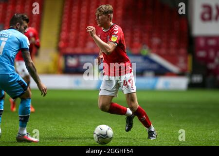 LONDRA, REGNO UNITO. 31 AGOSTO. Jacob Roddy di Charlton Athletic in palla durante la partita del Trofeo EFL tra Charlton Athletic e Crawley Town at the Valley, Londra martedì 31 agosto 2021. (Credit: Tom West | Credit: MI News & Sport /Alamy Live News Foto Stock