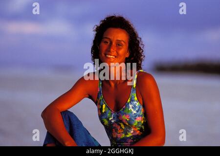 POLINESIA FRANCESE. ISOLA DI TAHAA. GIOVANE POLINESIANO ALL'HOTEL VAHINE ISLAND -> RILASCIO MODELLO OK Foto Stock