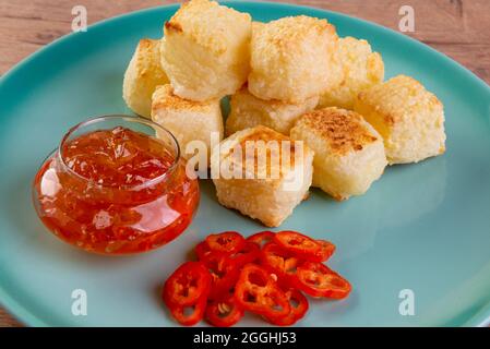 Spuntino brasiliano di tapioca a base di coalho e farina di tapioca. Foto Stock