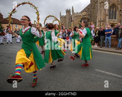 Thaxted Essex Morris Dancing August Bank Holiday Monday photo Brian Harris 30 Aug 2021 Dancing in the Bull Ring and Thaxted Church Yard. Visto qui: CH Foto Stock