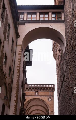 Il ponte pedonale del corridoio Vasari a Firenze, Italia. Foto Stock