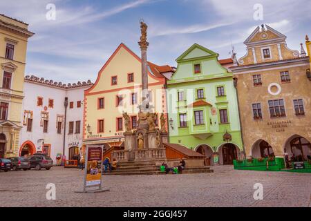 Cesky Krumlov, Repubblica Ceca - 26 febbraio 2017: Famoso punto di riferimento, vista storico del centro e le case sulla piazza principale Foto Stock