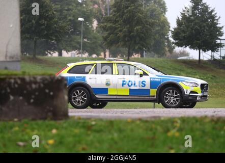 Molti pattugliamenti della polizia a Linköping dopo la precedente sparatoria al centro commerciale Skäggetorps all'inizio di questa settimana, quando una persona è morta. Foto Stock