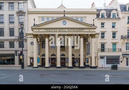 Imponente facciata anteriore del Theatre Royal Haymarket. Londra, Inghilterra, Regno Unito Foto Stock