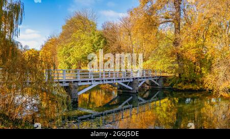 Sofievsky arboretum o Sofiyivsky Park a Uman, in un giorno di sole autunno Foto Stock