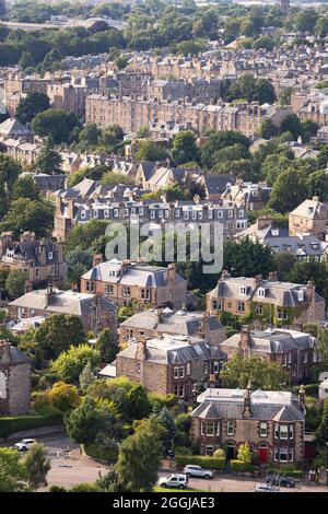 Case di Edimburgo - edifici in pietra della città di Edimburgo, esempio di architettura scozzese, visto da Blackford Hill, Edimburgo Scozia Regno Unito Foto Stock