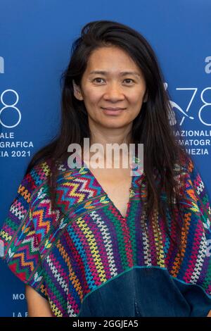 Chloé Zhao si presenta alla giuria della fotocall del 78° Festival del Cinema di Venezia al Palazzo del Casino sul Lido di Venezia, il 01 settembre 2021. Foto Stock