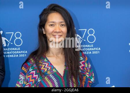 Chloé Zhao si presenta alla giuria della fotocall del 78° Festival del Cinema di Venezia al Palazzo del Casino sul Lido di Venezia, il 01 settembre 2021. Foto Stock