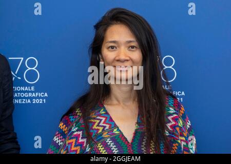 Chloé Zhao si presenta alla giuria della fotocall del 78° Festival del Cinema di Venezia al Palazzo del Casino sul Lido di Venezia, il 01 settembre 2021. Foto Stock