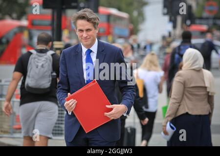 Westminster, Londra, Regno Unito. 01 Settembre 2021. Gavin Williamson, deputato, Segretario di Stato britannico per l'istruzione, esce oggi dalle Camere del Parlamento. Mentre gli studenti di tutta la Gran Bretagna tornano a scuola, la sicurezza covid è ancora un credito continuo: Imagplotter/Alamy Live News Foto Stock