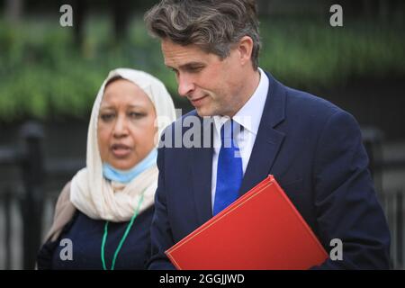 Westminster, Londra, Regno Unito. 01 Settembre 2021. Gavin Williamson, deputato, Segretario di Stato britannico per l'istruzione, esce oggi dalle Camere del Parlamento. Mentre gli studenti di tutta la Gran Bretagna tornano a scuola, la sicurezza covid è ancora un credito continuo: Imagplotter/Alamy Live News Foto Stock