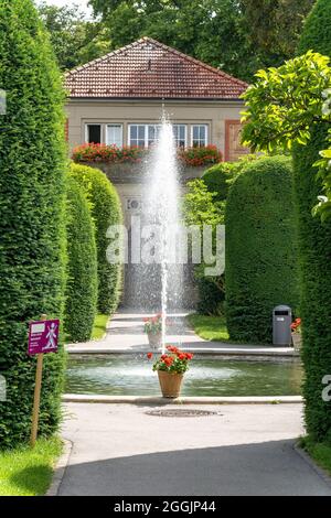 Europa, Germania, Baden-Wuerttemberg, Stoccarda, Wilhelma, Vista del laghetto delle ninfee nel Wilhelma Foto Stock