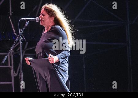 La cantante italiana Nada Malanima si esibisce dal vivo a Livorno. Foto Stock