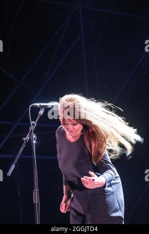 La cantante italiana Nada Malanima si esibisce dal vivo a Livorno. Foto Stock