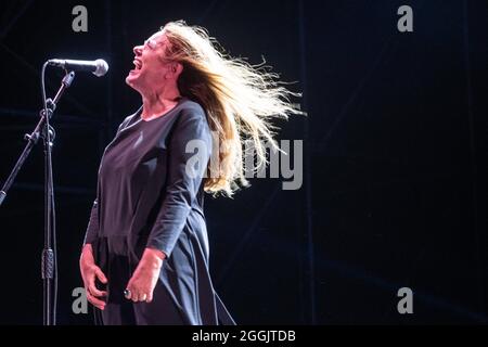 La cantante italiana Nada Malanima si esibisce dal vivo a Livorno. Foto Stock