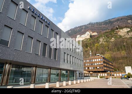 VADUZ, LIECHTENSTEIN - 28 MARZO 2020: Neue Bank è una banca privata con sede a Vaduz, nel Principato del Liechtenstein Foto Stock