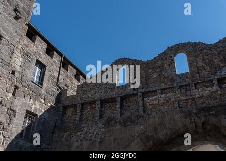 La porta Pretoria o porta pretoriana (in latino porta Prætoria, in francese, Porte (s) prétorienne (s)) è la porta orientale della città romana di ago Foto Stock