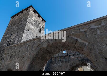 La porta Pretoria o porta pretoriana (in latino porta Prætoria, in francese, Porte (s) prétorienne (s)) è la porta orientale della città romana di ago Foto Stock