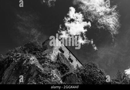 Il Castello di Carpinone fu probabilmente costruito in epoca normanna e dal momento della sua costruzione fino alla fine del XIII secolo il buil Foto Stock