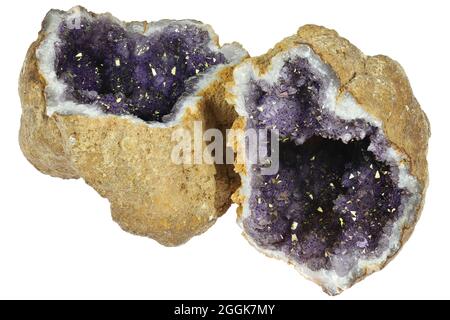 ametista geode dal Marocco isolato su sfondo bianco Foto Stock