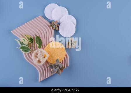 Accessori per la cura della pelle riutilizzabili. Concetto di stile di vita sostenibile senza sprechi Foto Stock