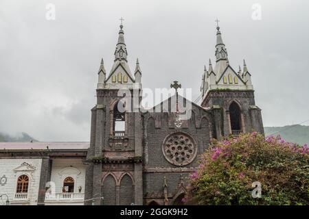 Basilica de Nuestra Senora de Agua Santa chiesa a Banos de Agua Santa, popolare destinazione turistica in Ecuador Foto Stock