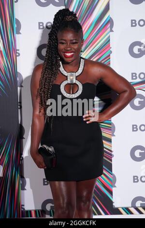 Clara Amfo arriva al GQ Men of the Year Awards al Tate Modern di Londra. Data foto: Mercoledì 1 settembre 2021. Foto Stock