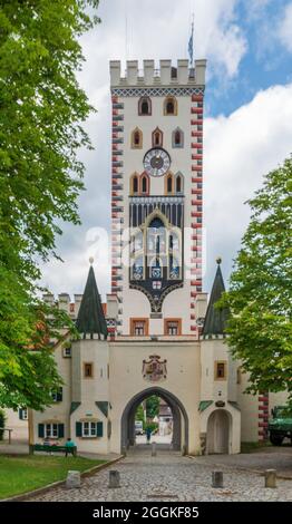 Città di Landsberg am Lech in Baviera con il Bayertor, costruito nel 1425 Foto Stock