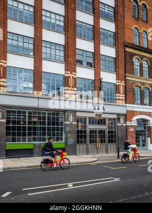 Il Tea Building Shoreditch London al 56 di Shoreditch High St. Ha aperto nel 1933 come fabbrica per Liptons Tea, ora un centro per le industrie Fintech e creative. Foto Stock