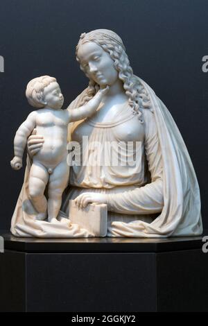 La Madonna col Bambino nella Cattedrale di San Michele e San Gudula nel centro di Bruxelles, Belgio. Scultura di Conrad Meit. Foto Stock