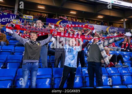 OSLO, NORVEGIA - 1 SETTEMBRE: I fan della Norvegia durante la partita di qualificazione della Coppa del mondo tra Norvegia e Paesi Bassi allo stadio Ullevaal il 1 settembre 2021 a Oslo, Norvegia (Foto di Andre Weening/Orange Pictures) Foto Stock