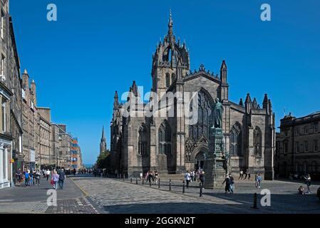 Cattedrale di St Giles a Edimburgo in un pomeriggio soleggiato e tranquillo a settembre. Foto Stock