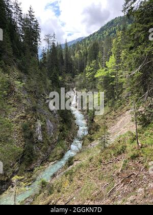 Gleirschklamm, Gleirschbach, ponte, natura, Monti Karwendel, Scharnitz, Tirolo, Austria Foto Stock