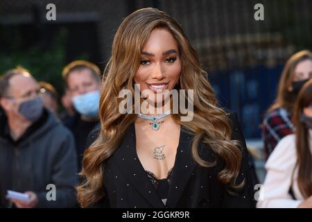 Londra, Regno Unito. 1° settembre 2021. Munroe Bergdorf arriva al GQ Men of the Year Awards 2021, The Tate Modern, Londra. Data foto: Mercoledì 1 settembre 2021. Photo credit should Read: Matt Crossick/Alamy Live News Foto Stock